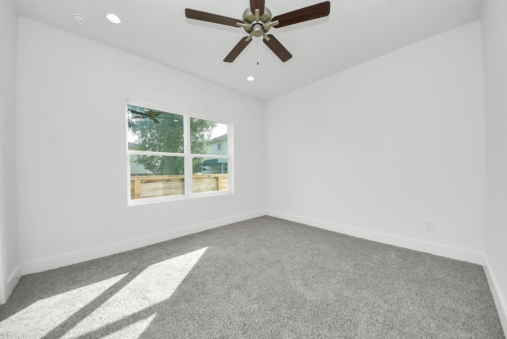 611 E 39th Street - Photo 22