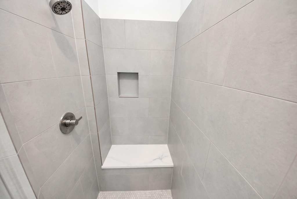 611 E 39th Street - Photo 20