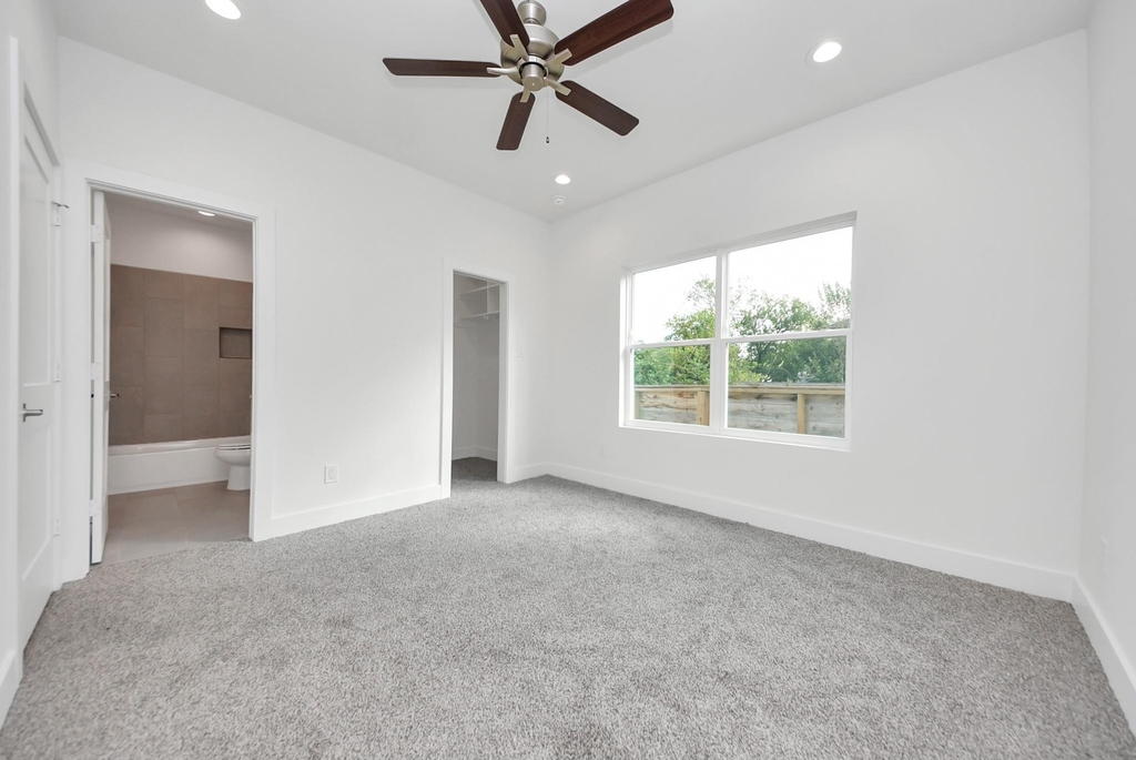 611 E 39th Street - Photo 24