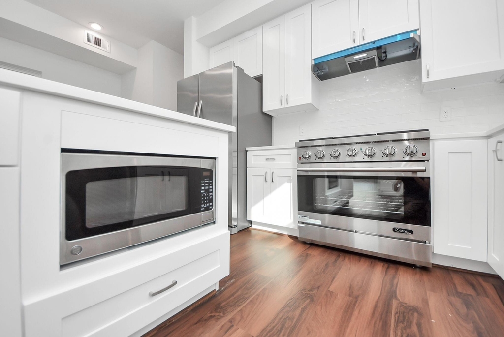 611 E 39th Street - Photo 7