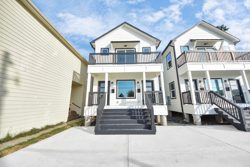 611 E 39th Street - Photo 0