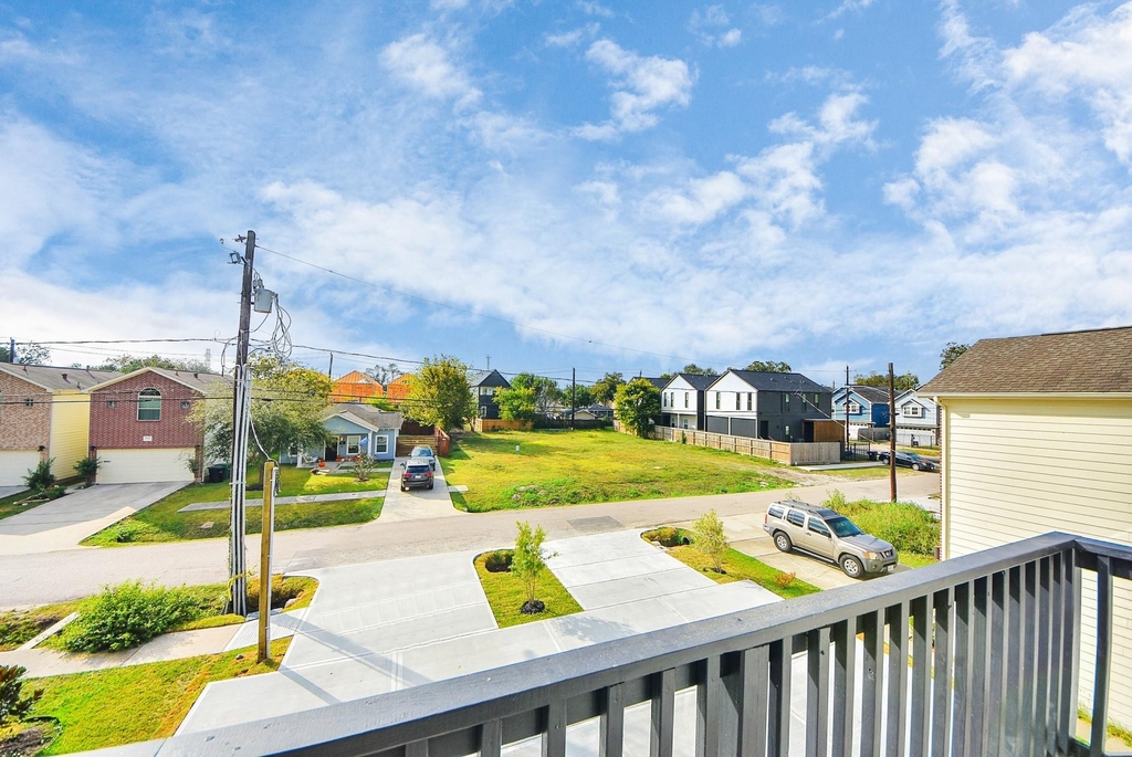 611 E 39th Street - Photo 29
