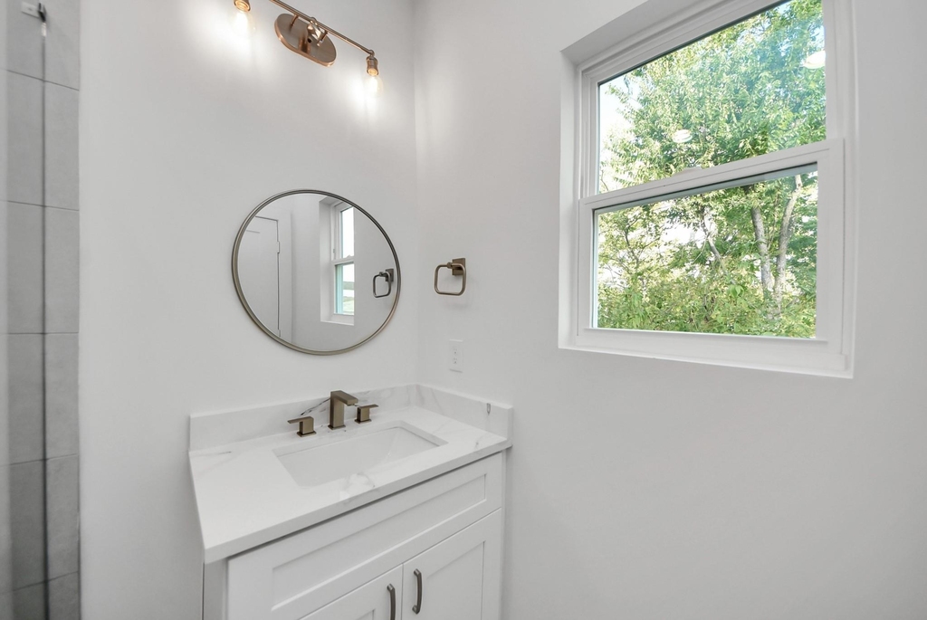 611 E 39th Street - Photo 21