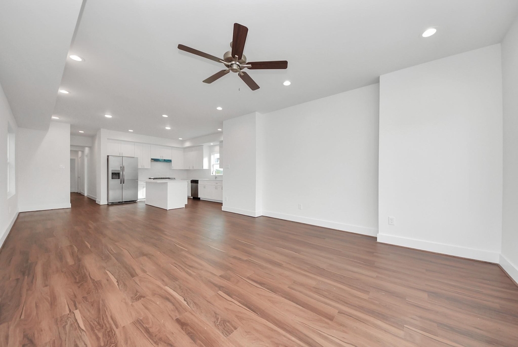 611 E 39th Street - Photo 3