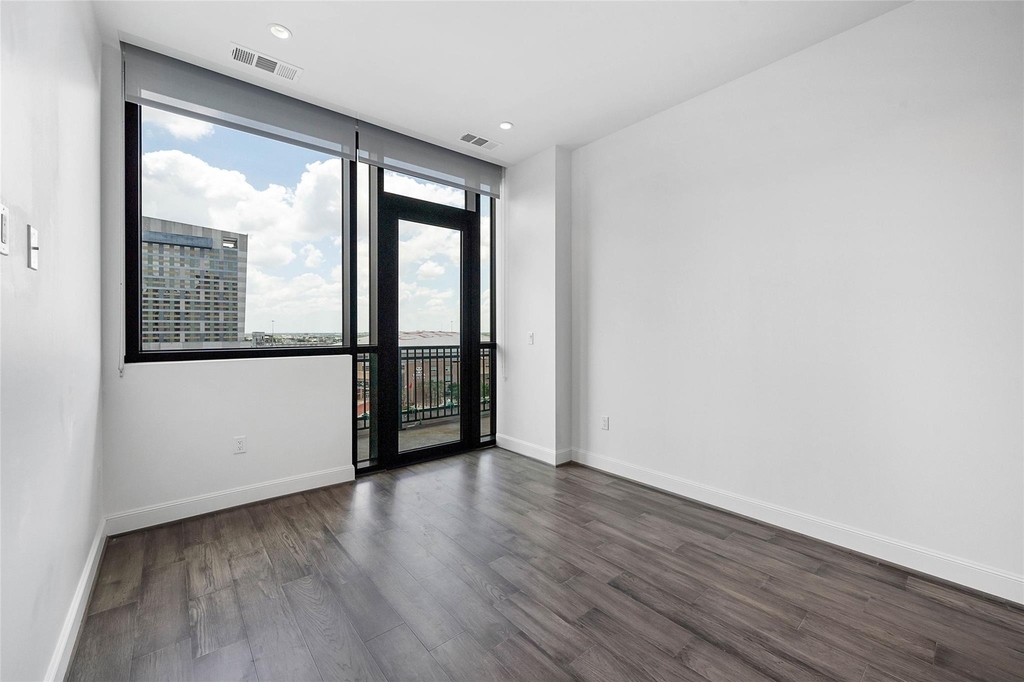 1211 Caroline Street - Photo 6
