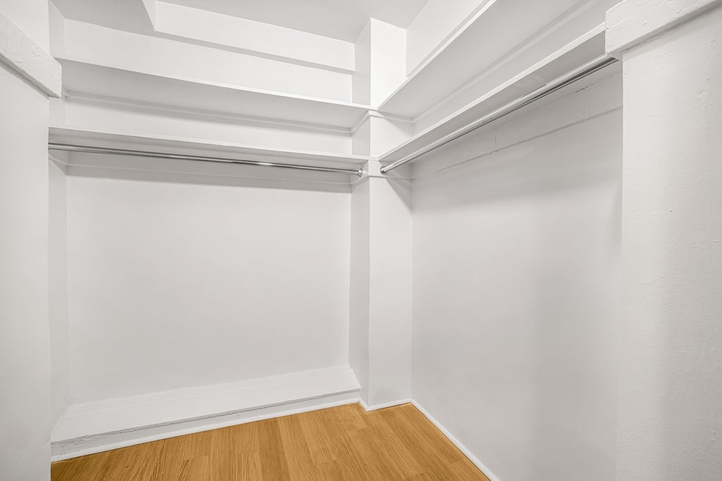 East 44th Street - Photo 7