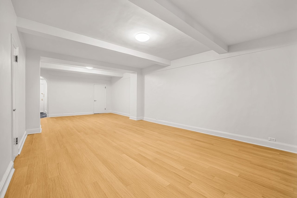 East 44th Street - Photo 6