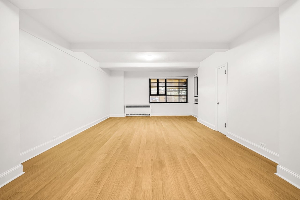 East 44th Street - Photo 2