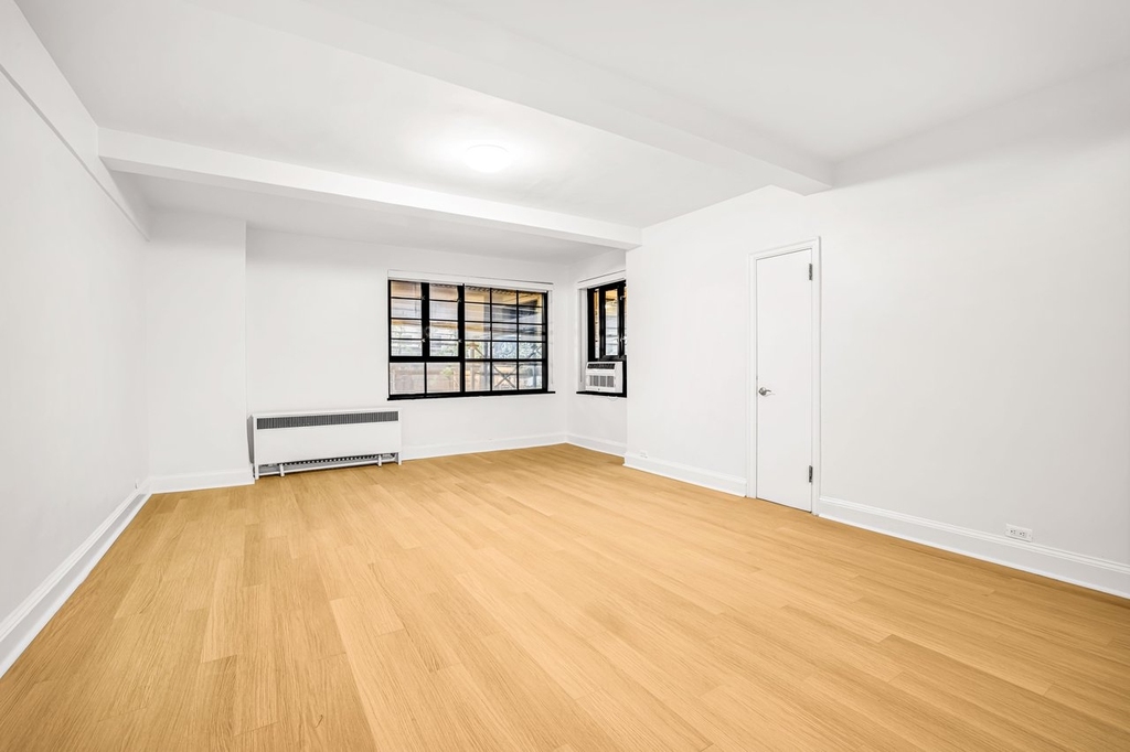 East 44th Street - Photo 0