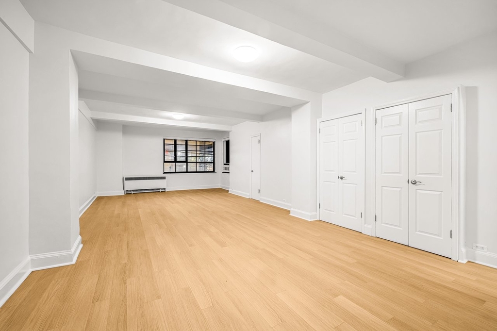 East 44th Street - Photo 1