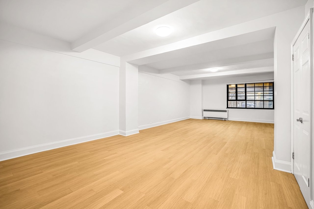 East 44th Street - Photo 3