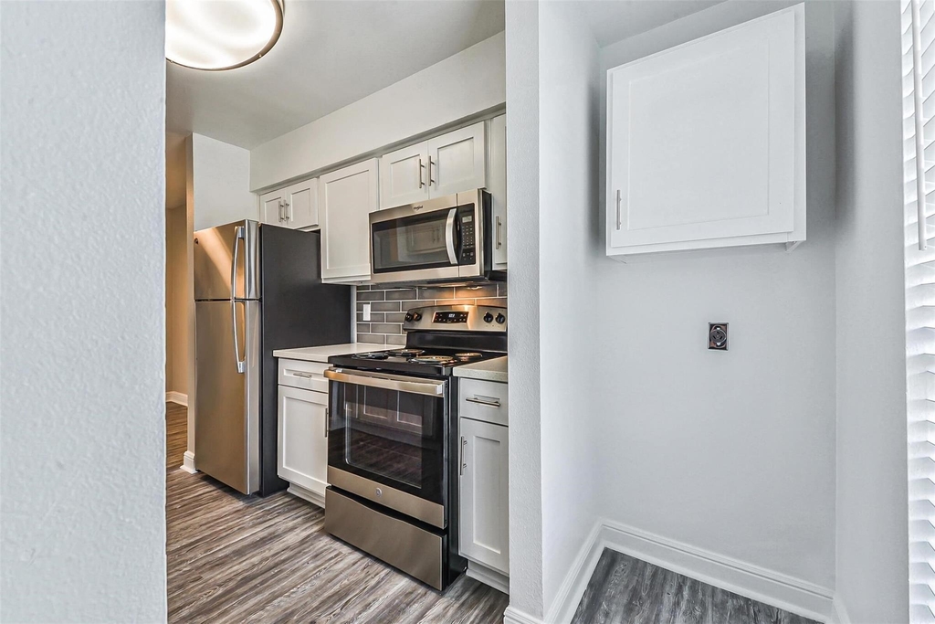 1111 W Main Street - Photo 4