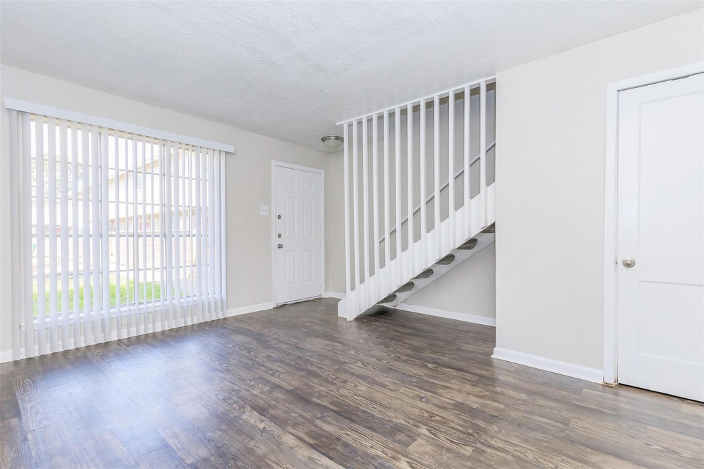 8271 Stone Street - Photo 0