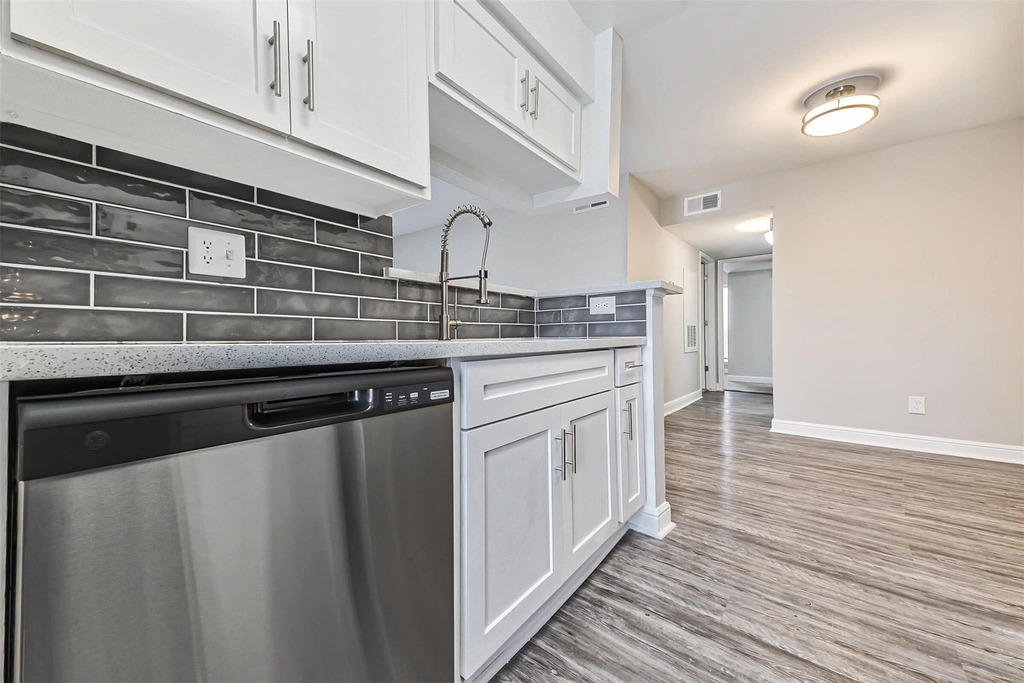 1111 W Main Street - Photo 3