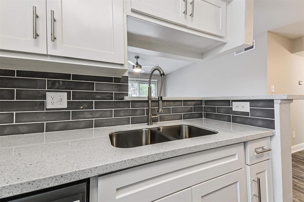 1111 W Main Street - Photo 5