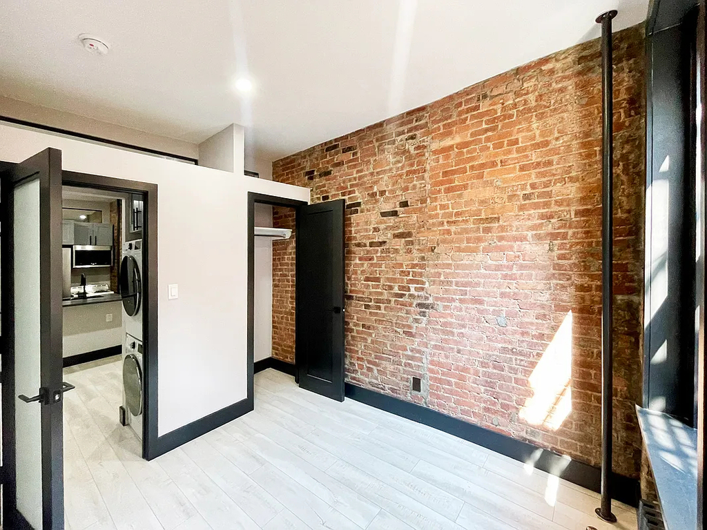 2154 2nd Avenue - Photo 3