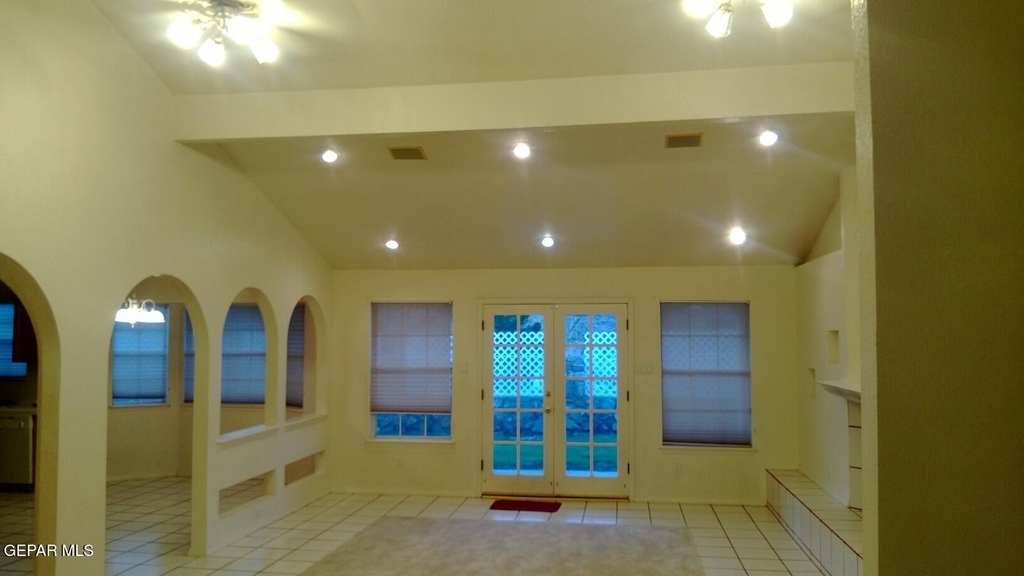 7417 Mission Viejo Drive - Photo 3