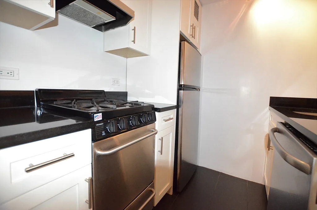 108 East 38th Street - Photo 1