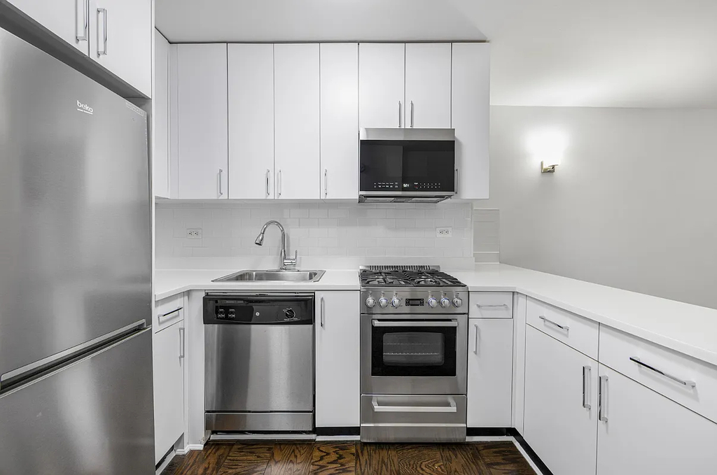 165 East 35th Street - Photo 2