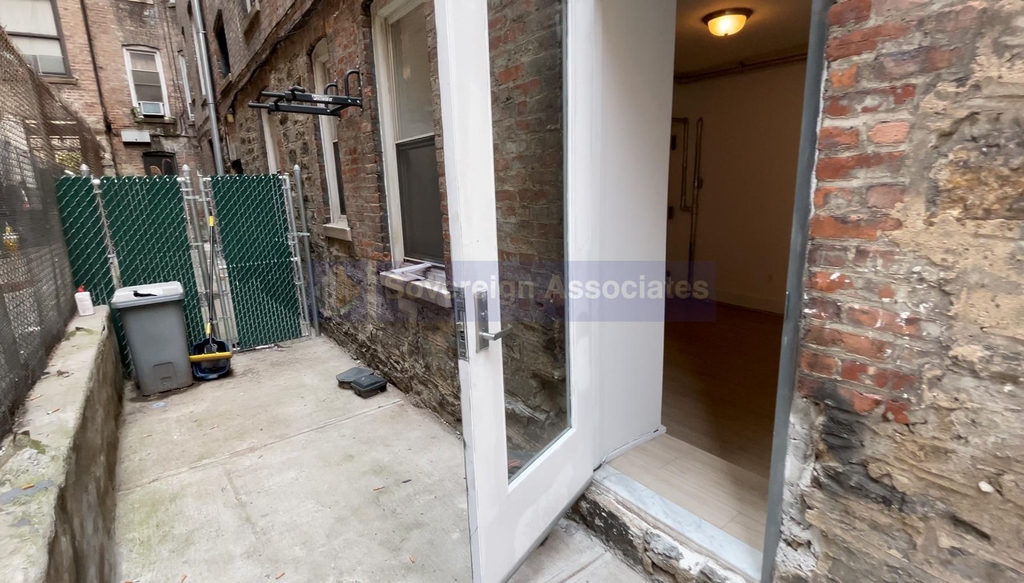 22 Saint Nicholas Place - Photo 9