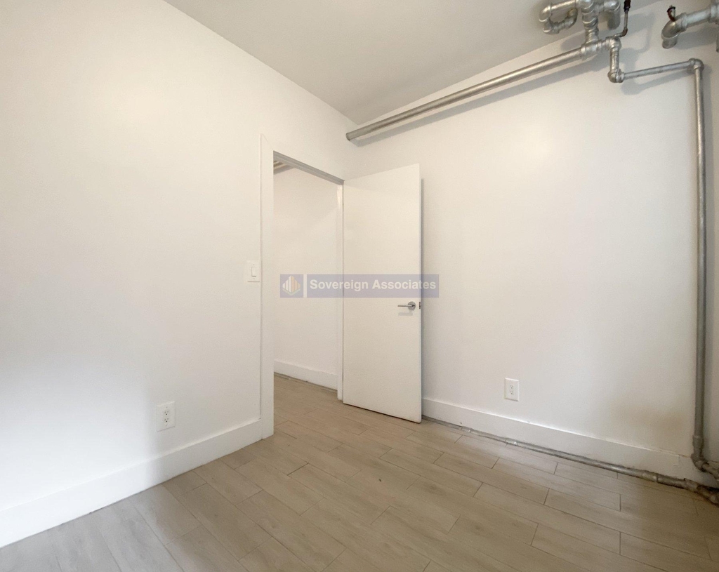 22 Saint Nicholas Place - Photo 1