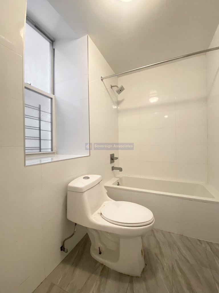 22 Saint Nicholas Place - Photo 3