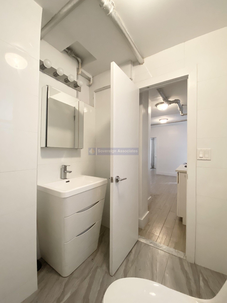 22 Saint Nicholas Place - Photo 4