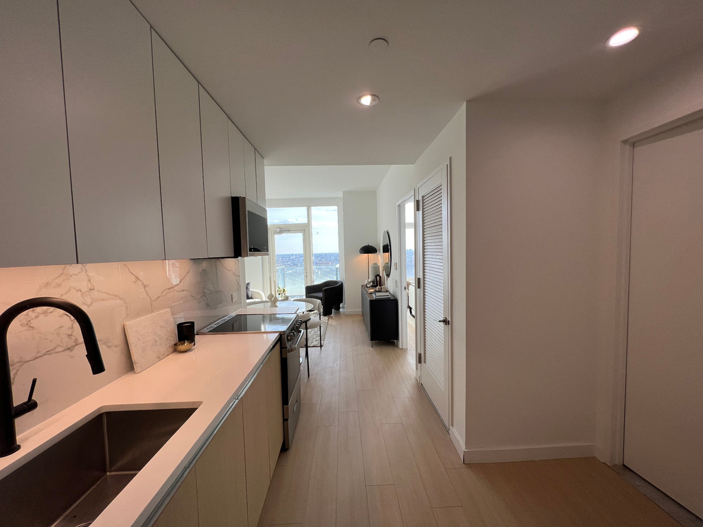 125 Linden Boulevard - Photo 4