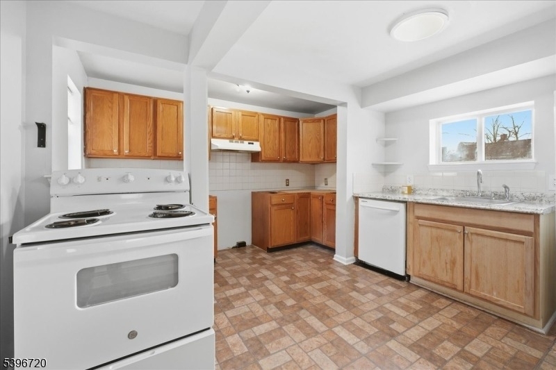 89 Main St - Photo 8