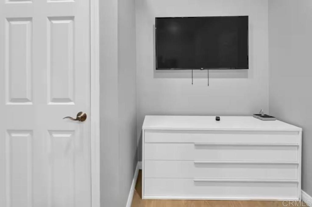 1145 Emerald St - Photo 10