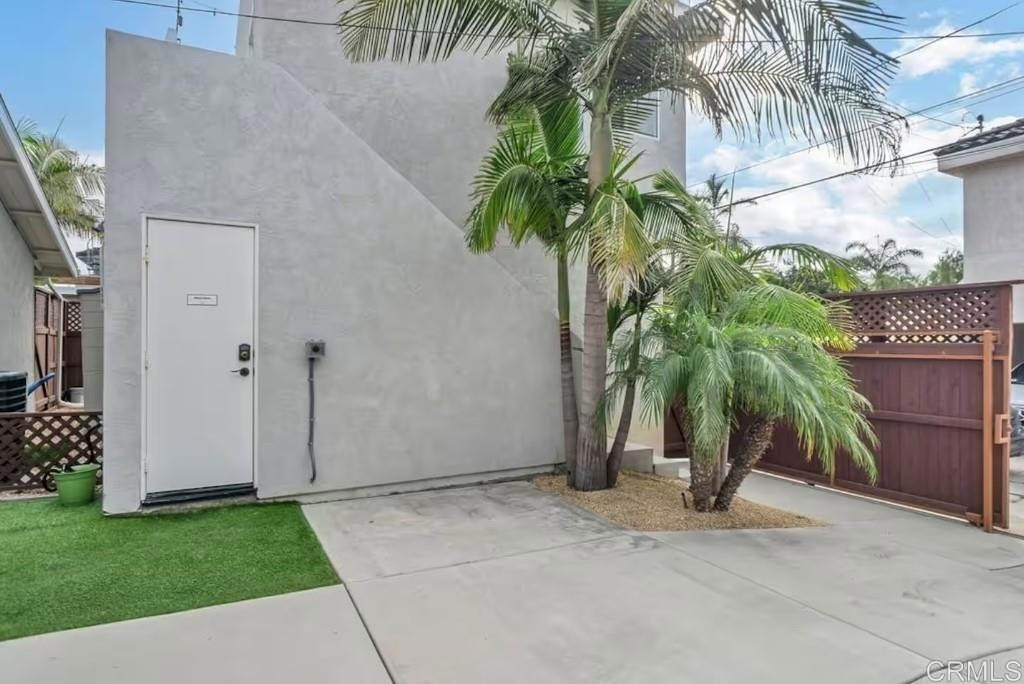 1145 Emerald St - Photo 22