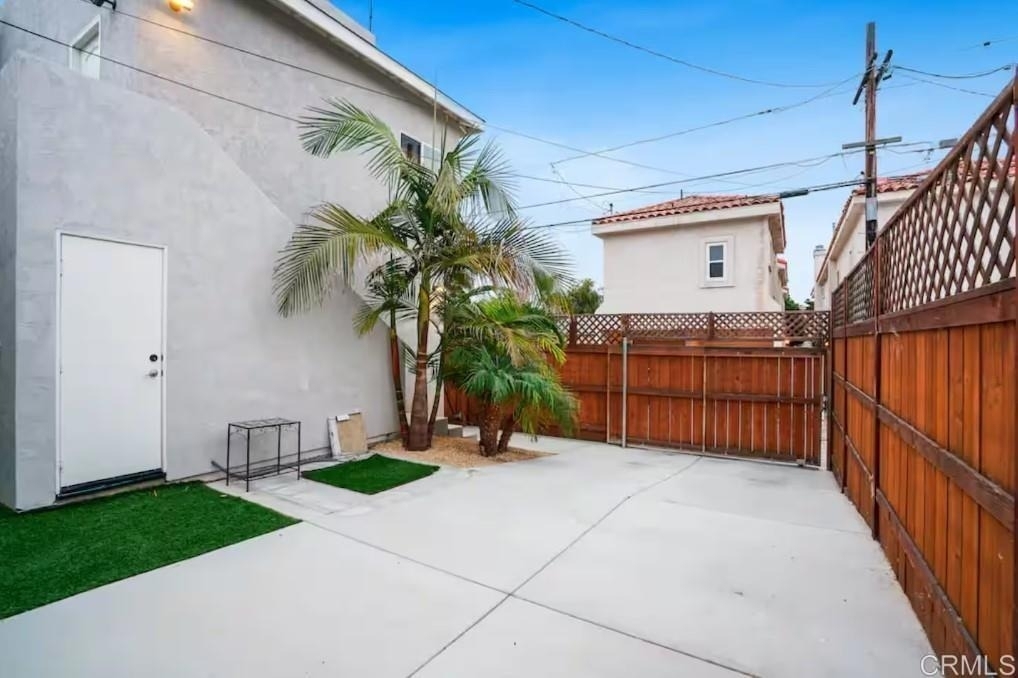 1145 Emerald St - Photo 21