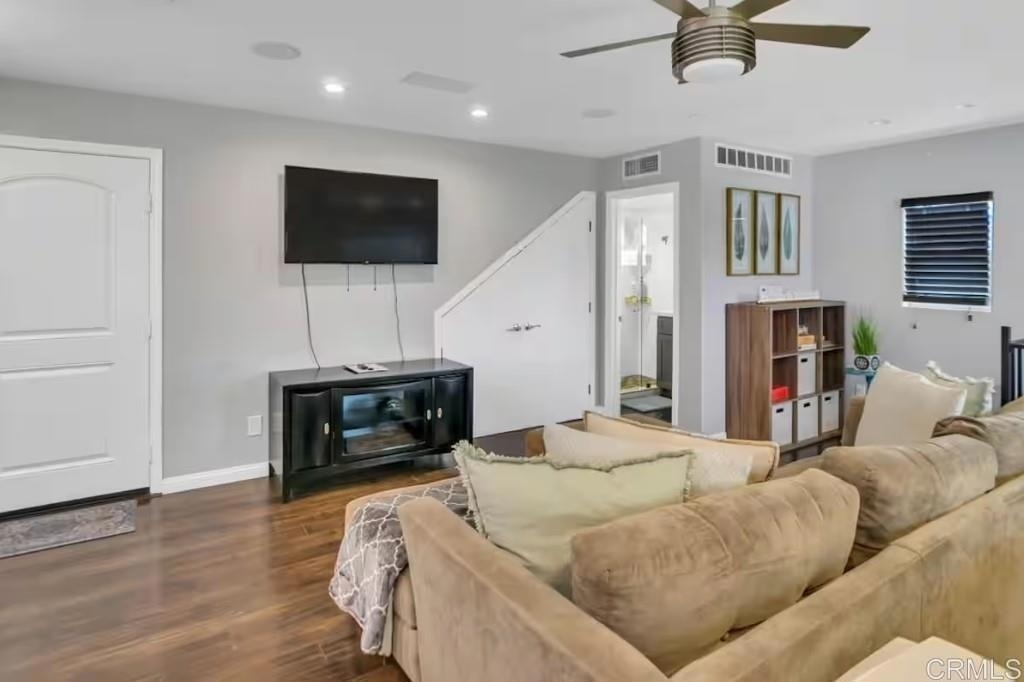 1145 Emerald St - Photo 5