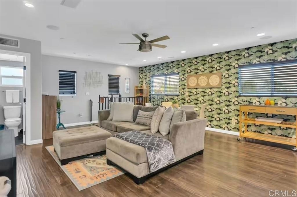 1145 Emerald St - Photo 3