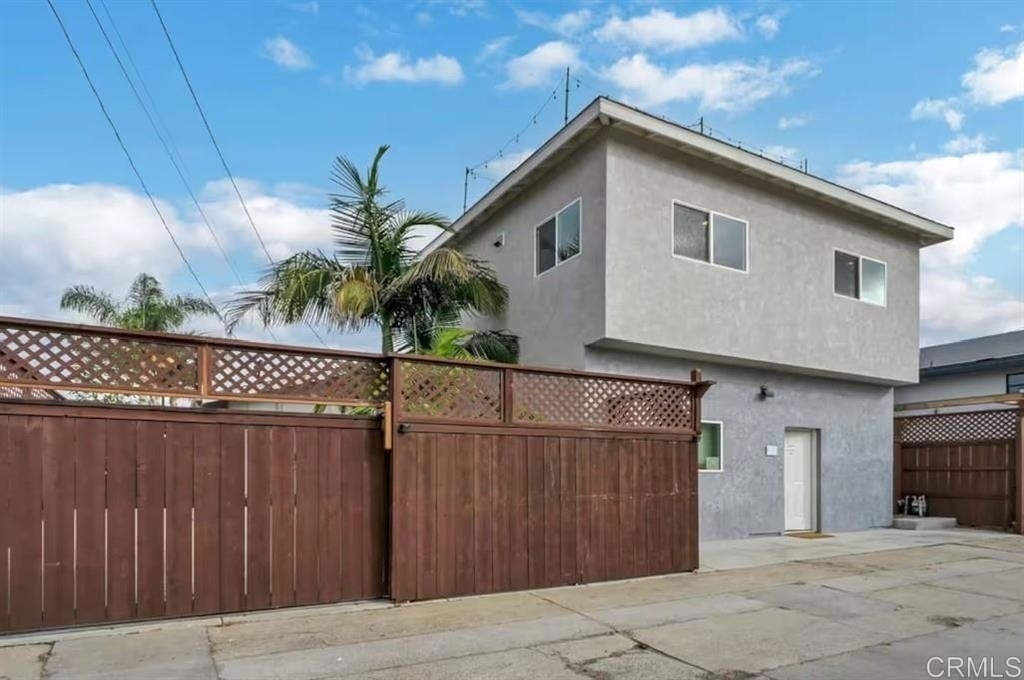 1145 Emerald St - Photo 20