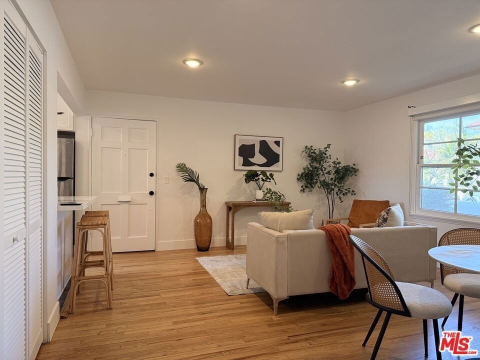 1138 Princeton Street - Photo 2