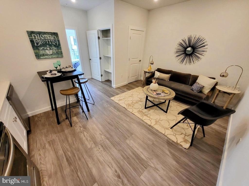 1617 Ridge Avenue - Photo 6