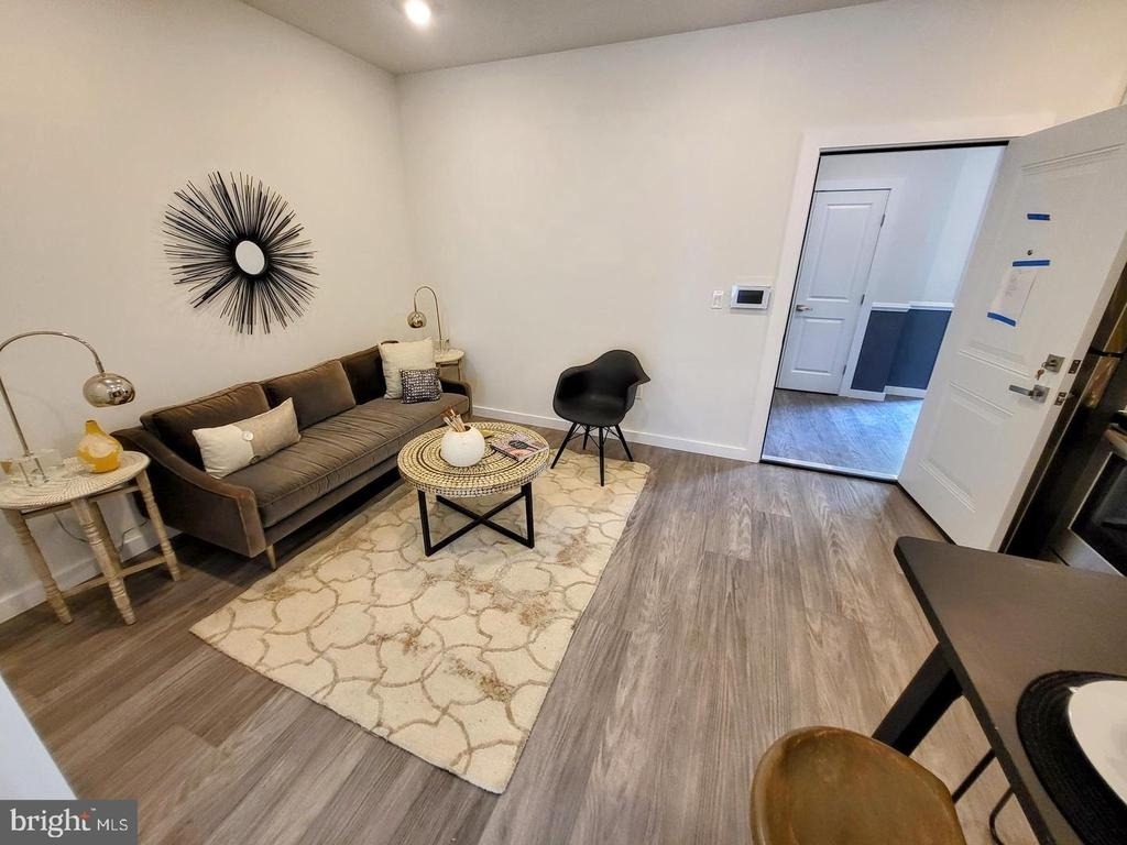 1617 Ridge Avenue - Photo 7