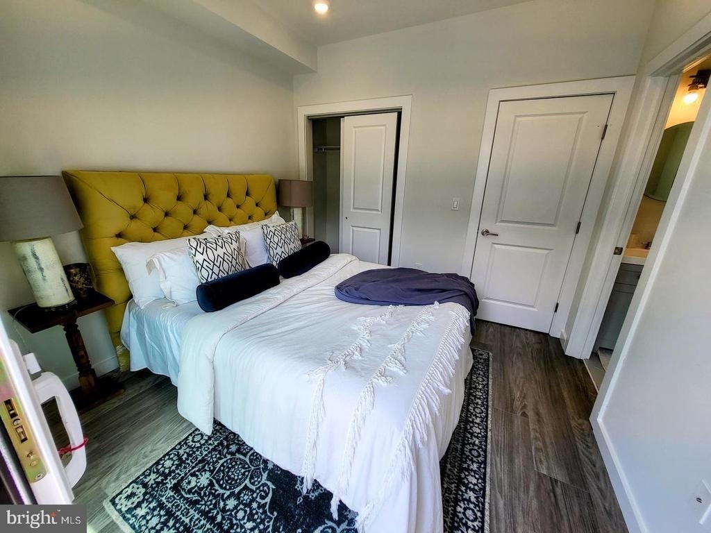 1617 Ridge Avenue - Photo 3