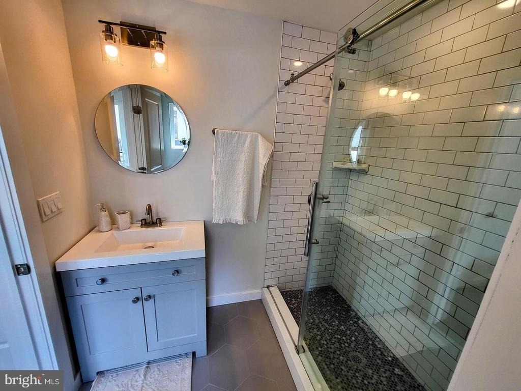1617 Ridge Avenue - Photo 4