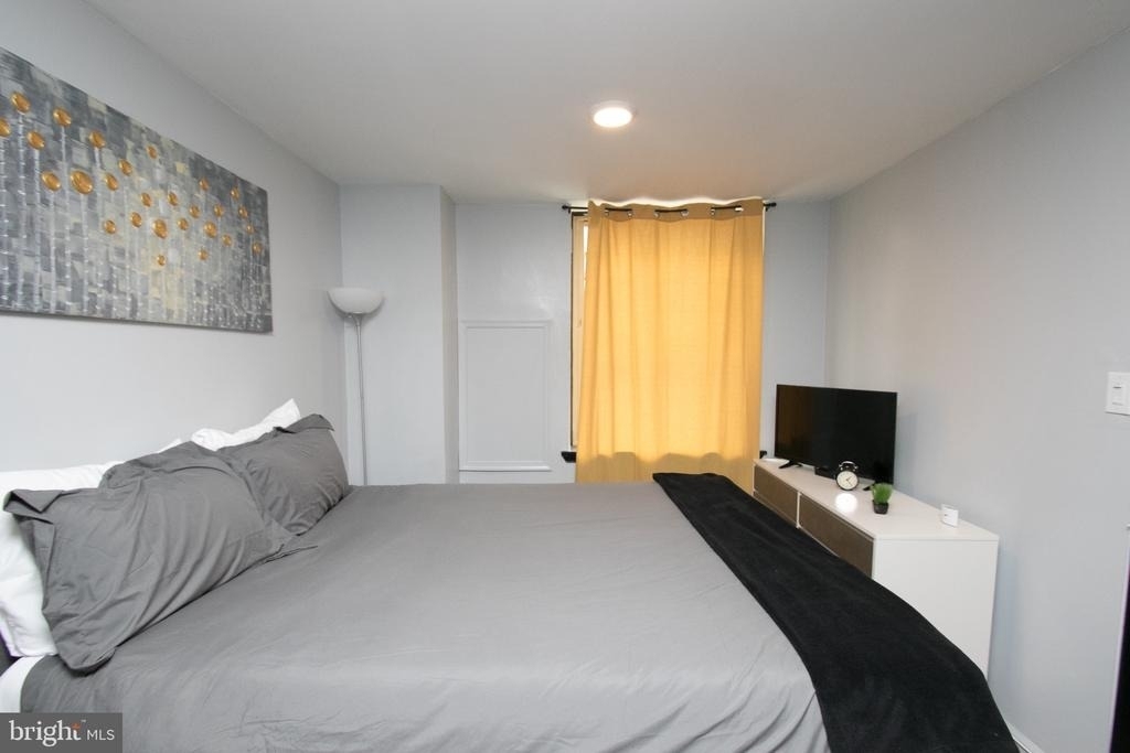 2135 Walnut Street - Photo 3