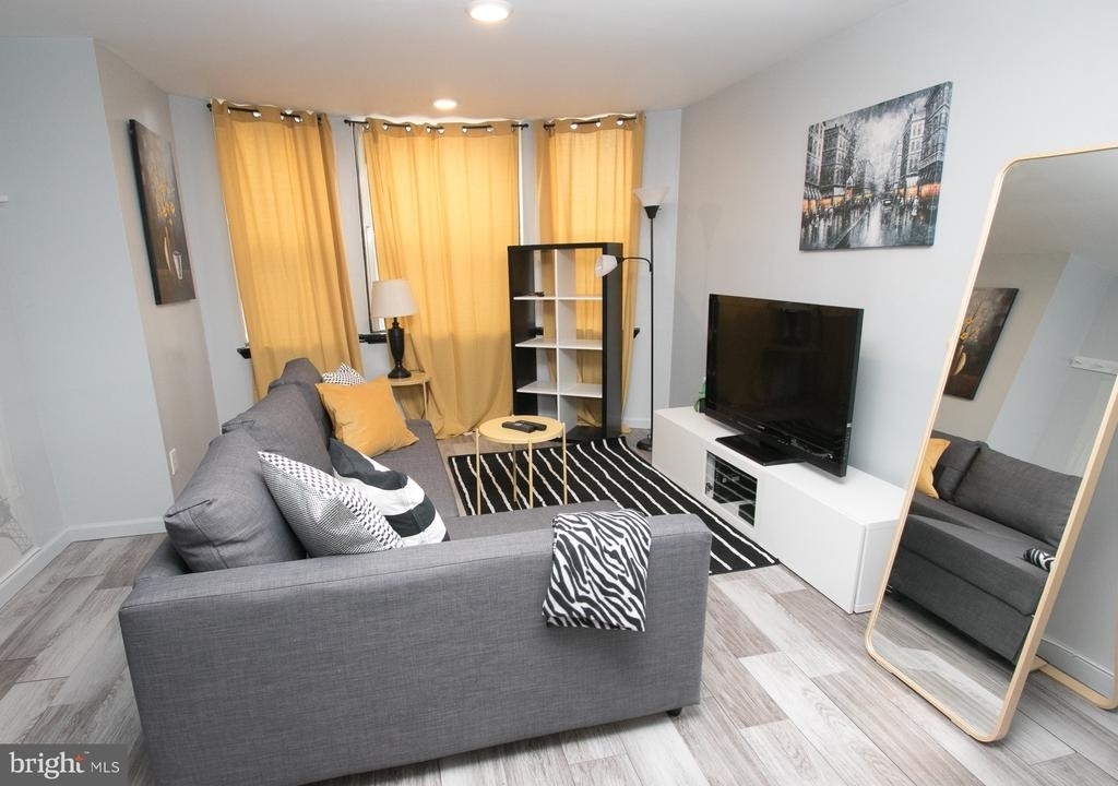 2135 Walnut Street - Photo 0