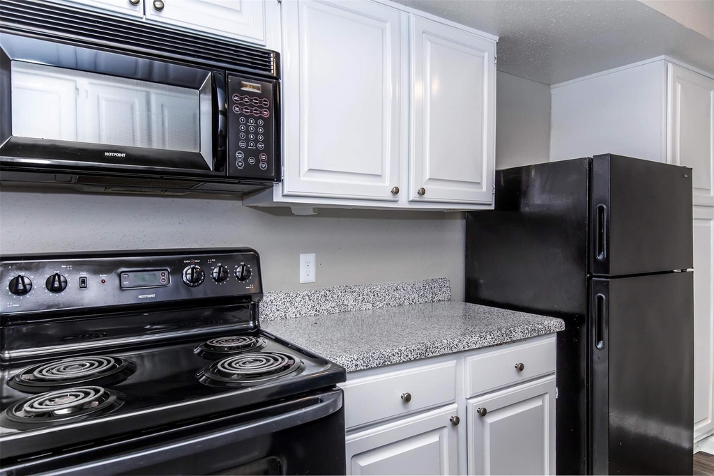 18001 Cypress Trace Road - Photo 6