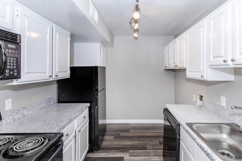18001 Cypress Trace Road - Photo 5