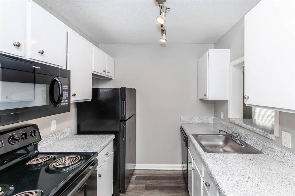 18001 Cypress Trace Road - Photo 5