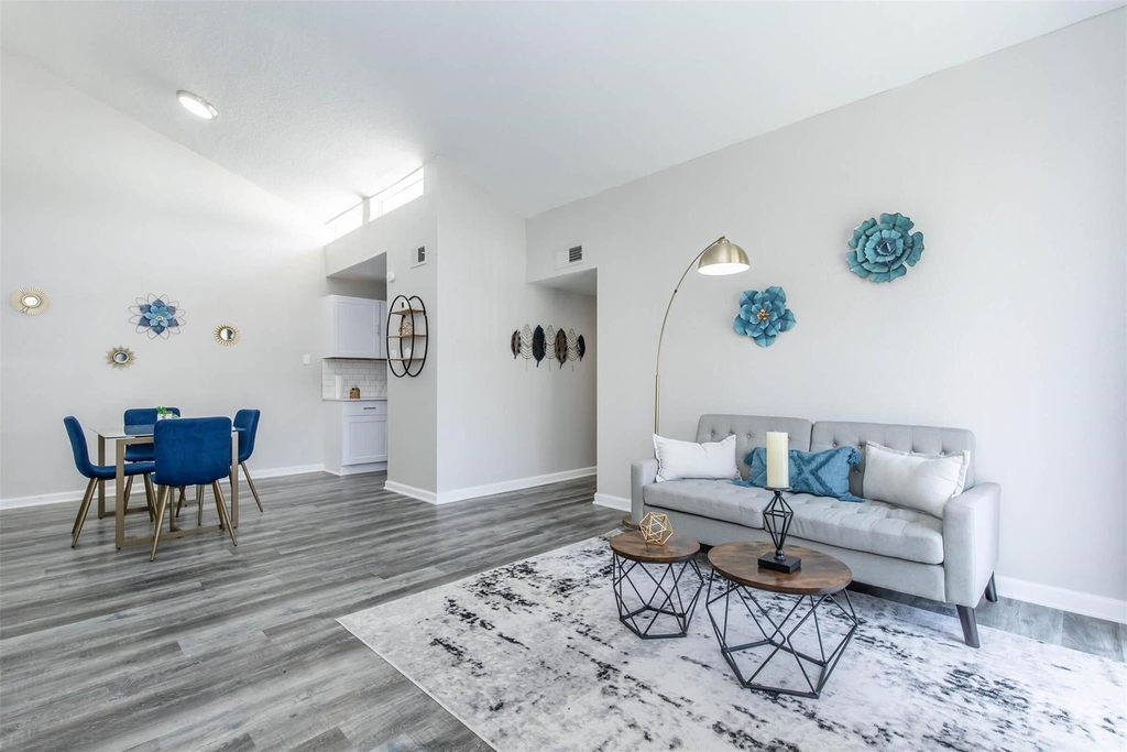 18001 Cypress Trace Road - Photo 3