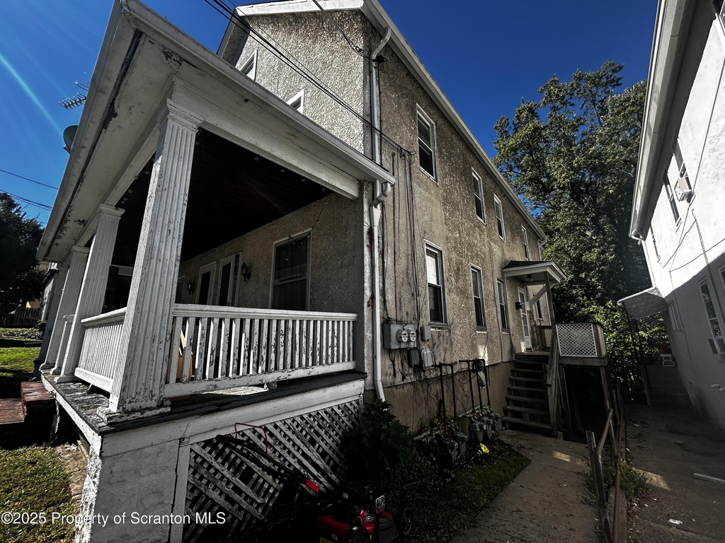 1115 Monroe Avenue - Photo 1