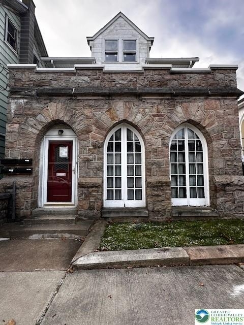 140 E Market Street - Photo 0