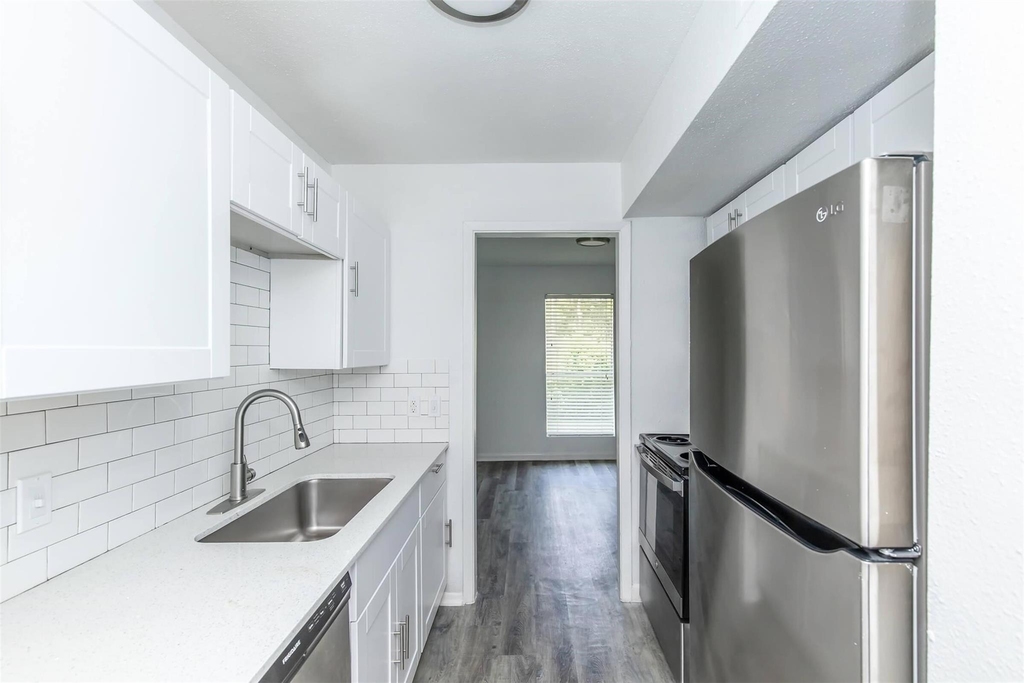 18001 Cypress Trace Road - Photo 5