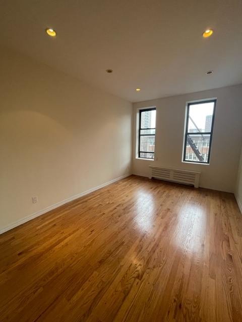 Henry Street - Photo 0